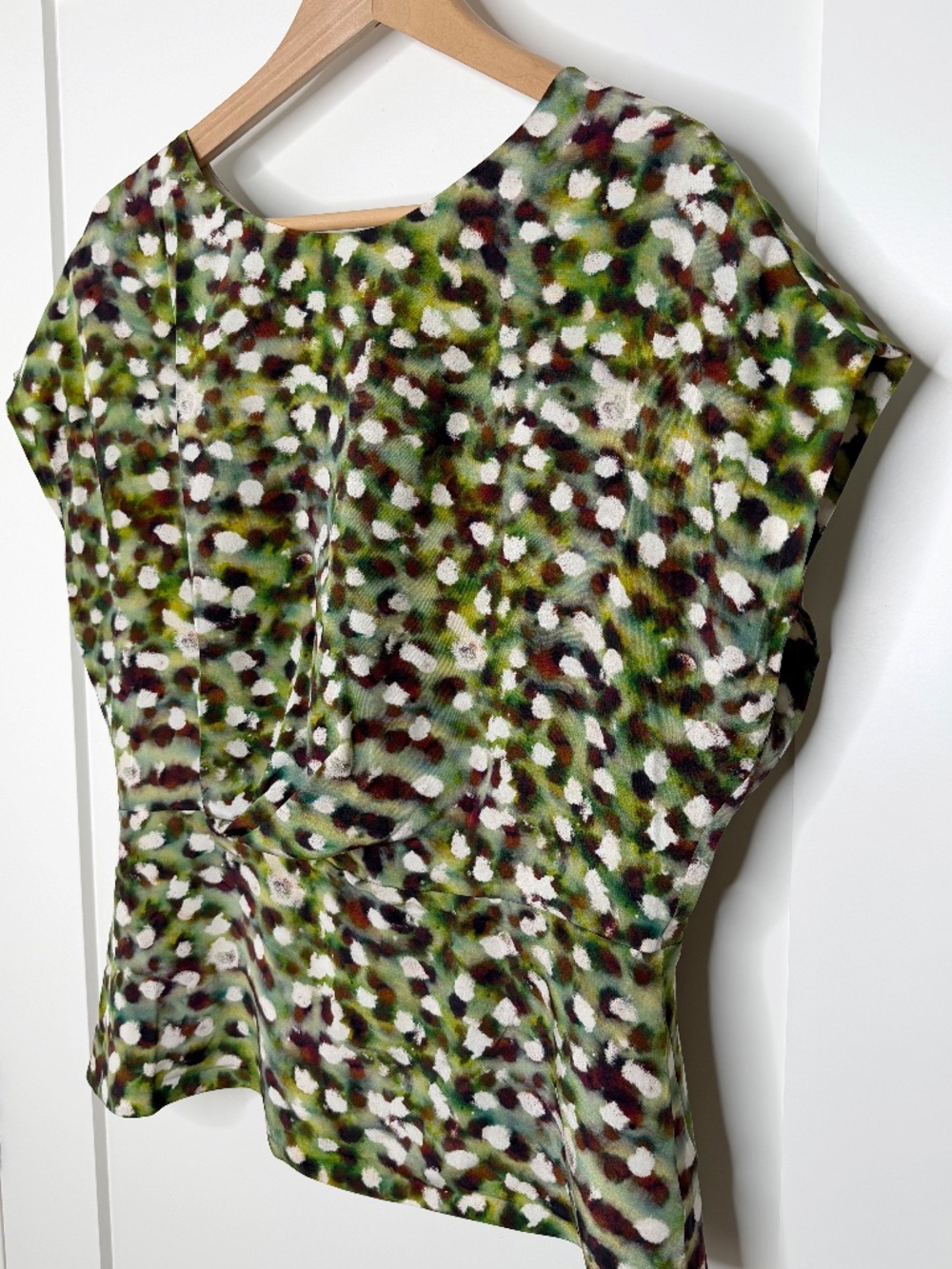 M.M. LaFleur The Nejvi Top - Washable Silk Short Sleeve Spotlight Print M - Picture 3 of 10